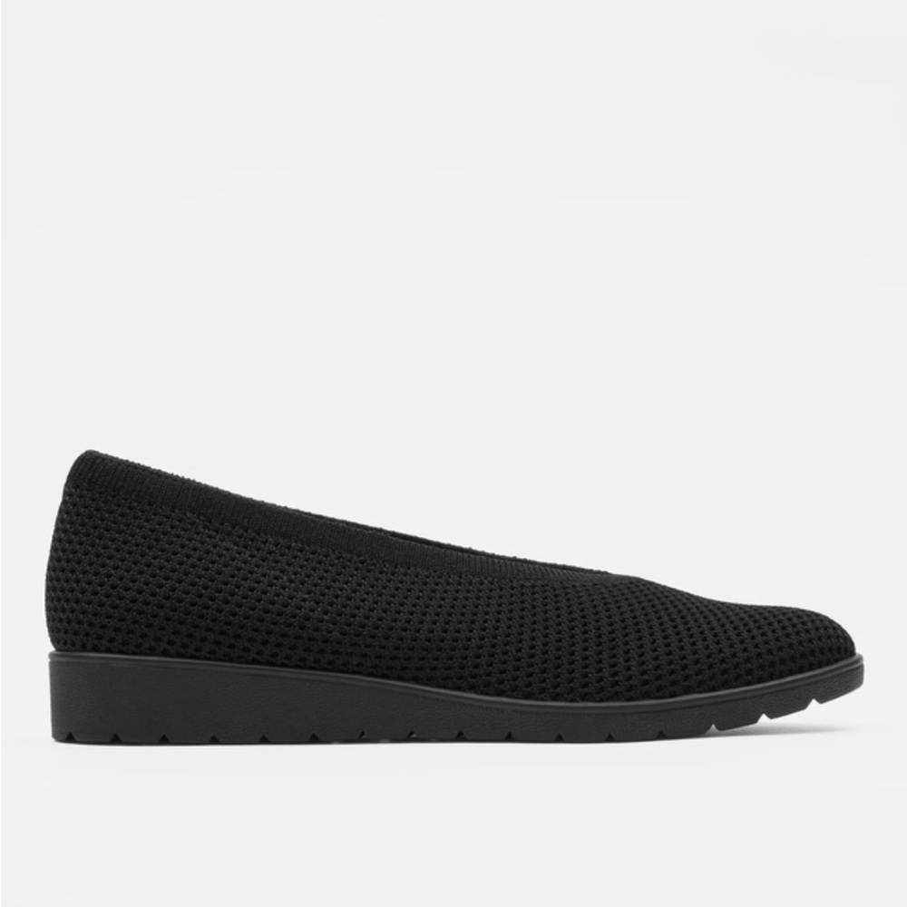 Eileen Fisher mesh ballet flats in black, never worn.